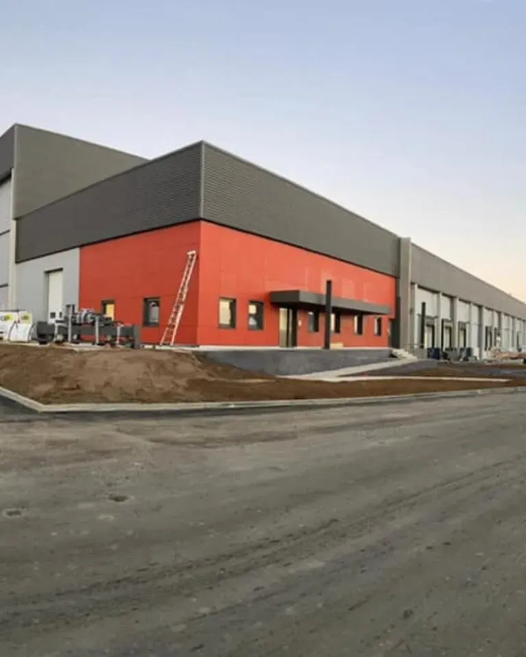 Bâtiment industriel à Hénon